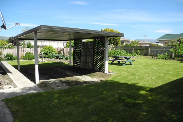 Photo of property in 12 Timaru Road, Waimate, 7924