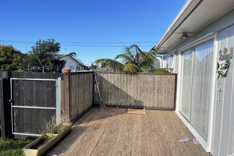 Photo of property in 94 Royal Road, Massey, Auckland, 0614