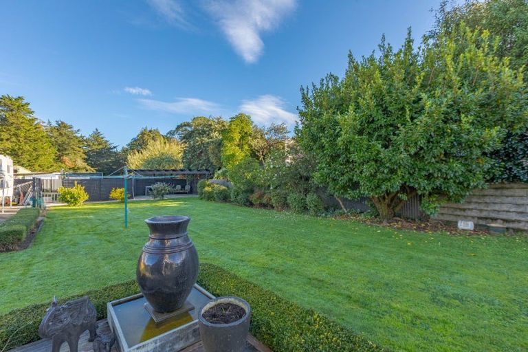 Photo of property in 16 Abbotsford Road, Waipawa, 4210