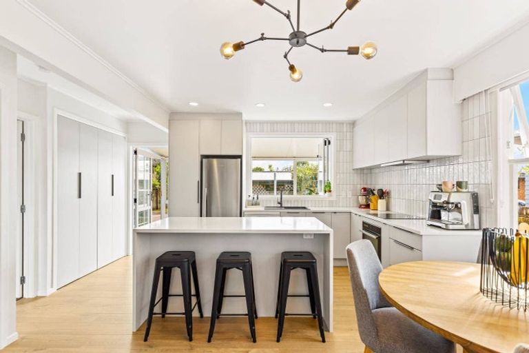 Photo of property in 19 Brennan Avenue, Te Atatu Peninsula, Auckland, 0610