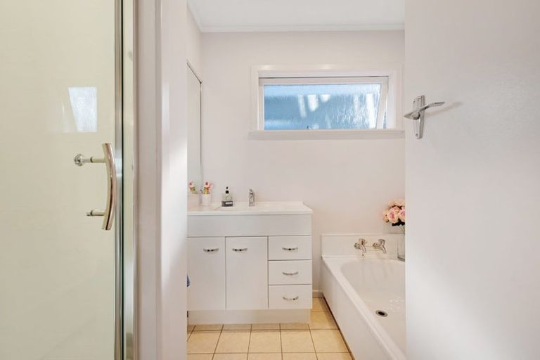 Photo of property in 17 Southern Cross Crescent, Island Bay, Wellington, 6023