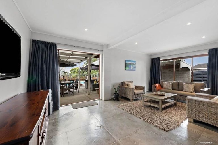 Photo of property in 20 Royal Road, Massey, Auckland, 0614