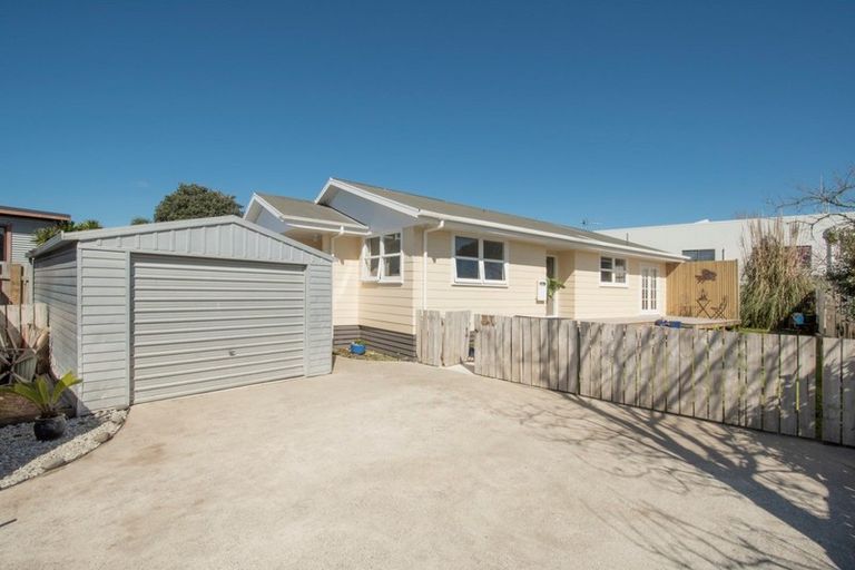 Photo of property in 24a Simpson Road, Papamoa Beach, Papamoa, 3118