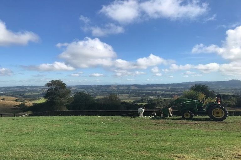 Photo of property in 21 Cherrington Road, Clevedon, Papakura, 2582