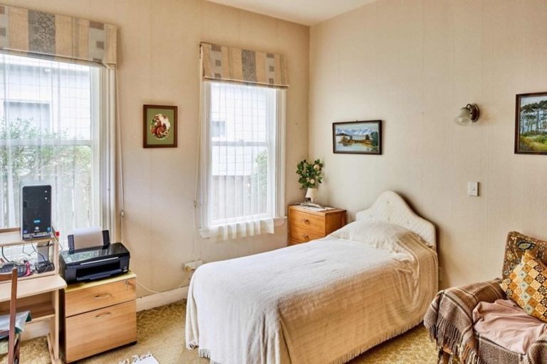 Photo of property in 45 Marine Parade, Eastbourne, Lower Hutt, 5013