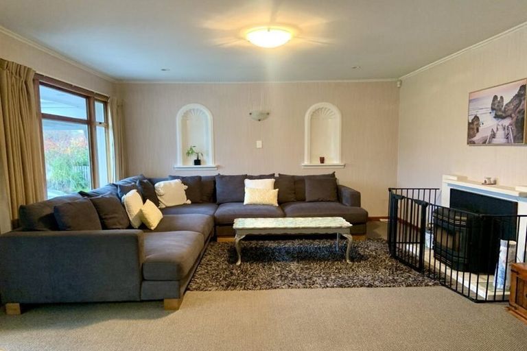 Photo of property in 13 Nutfield Lane, Cashmere, Christchurch, 8022