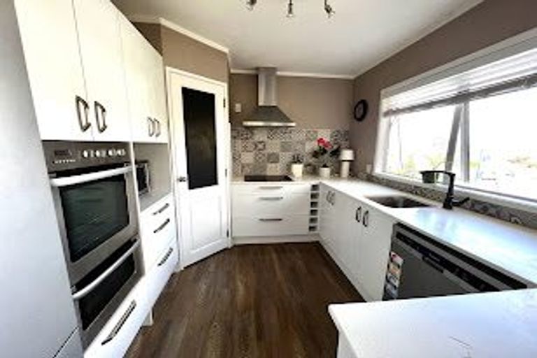 Photo of property in 1/41 Elizabeth Drive, West Harbour, Auckland, 0618