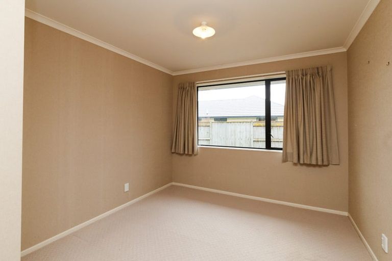 Photo of property in 11 Orlando Way, Kelvin Grove, Palmerston North, 4414