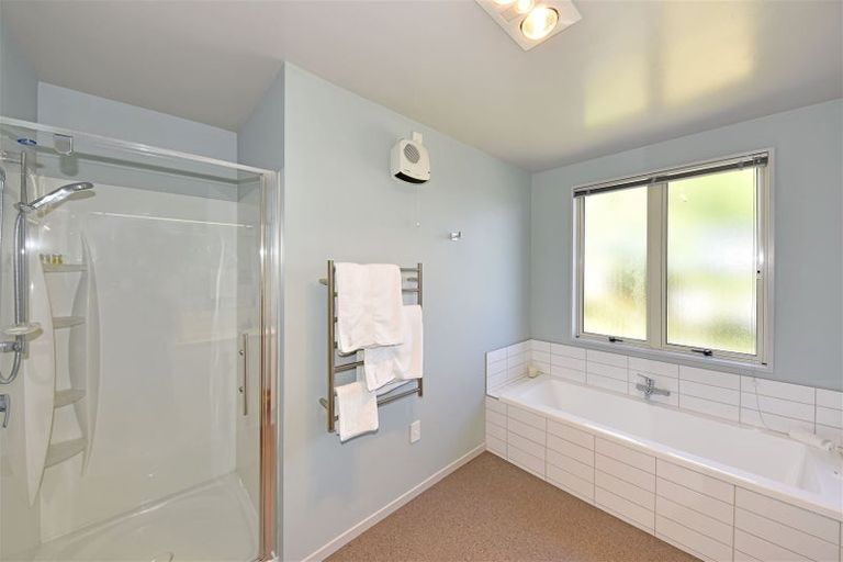 Photo of property in 11 Thornwood Place, Redwood, Christchurch, 8051