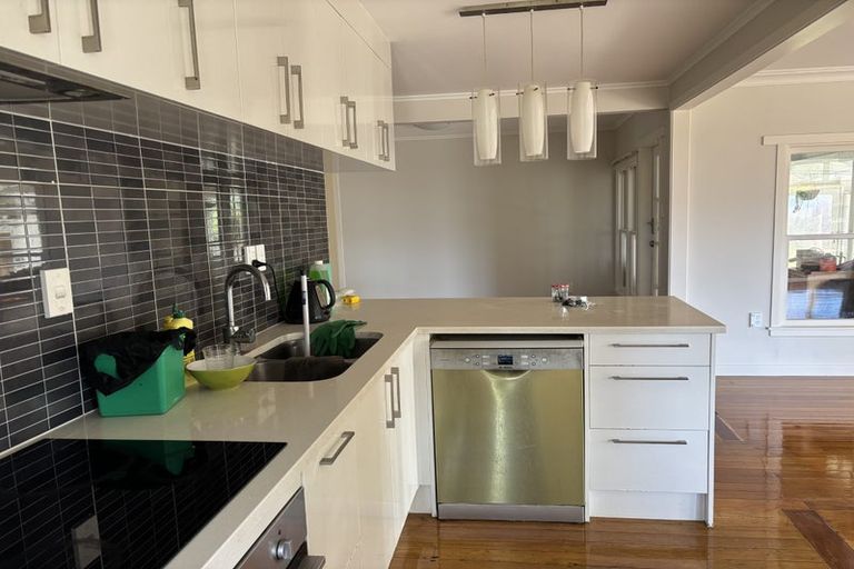 Photo of property in 1/75 Shakespeare Road, Milford, Auckland, 0620