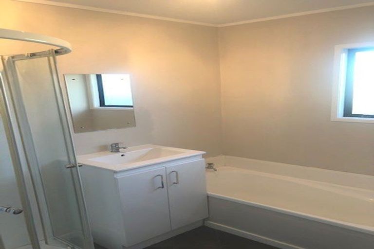 Photo of property in 2/25 Melleray Place, Randwick Park, Auckland, 2105