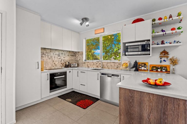 Photo of property in 20 Halberg Street, Glenfield, Auckland, 0629