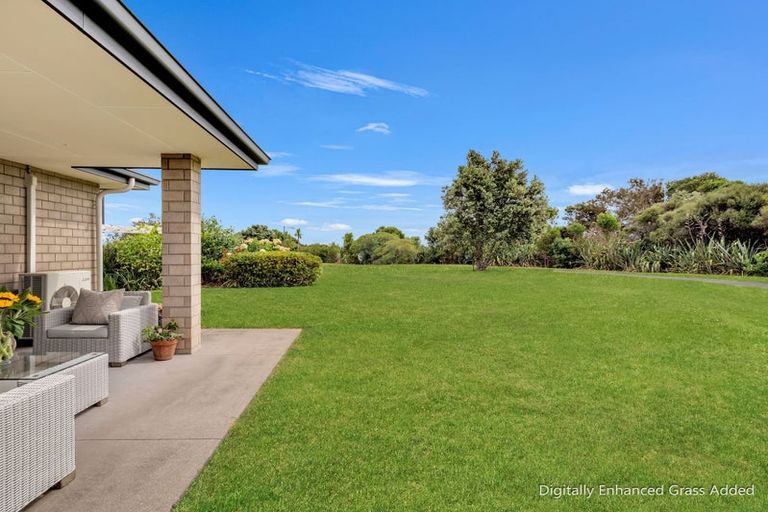 Photo of property in 9 Portofino Point, Karaka, Papakura, 2113