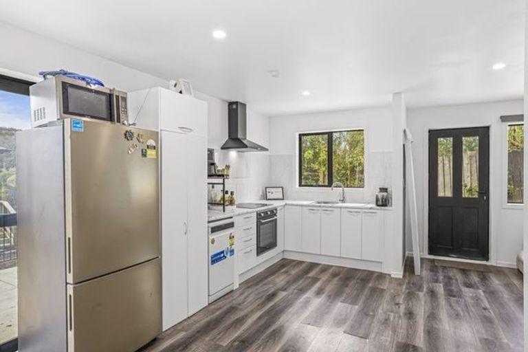 Photo of property in 61a Gledstane Road, Stanmore Bay, Whangaparaoa, 0932