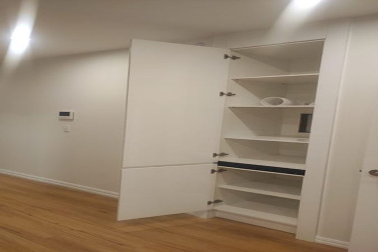 Photo of property in 2 Oakheart Way, Forrest Hill, Auckland, 0620