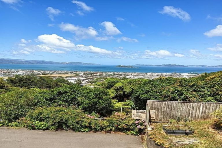 Photo of property in 7 Hibiscus Grove, Maungaraki, Lower Hutt, 5010