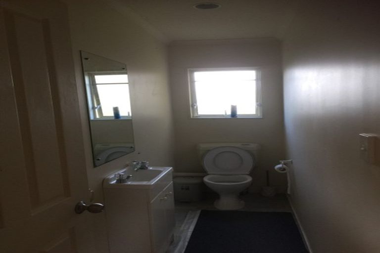 Photo of property in Chantelle Close, 44e Lavery Place, Sunnynook, Auckland, 0632