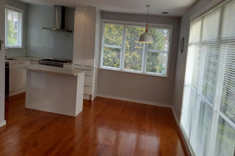 Photo of property in 9 Hinau Street, New Lynn, Auckland, 0600