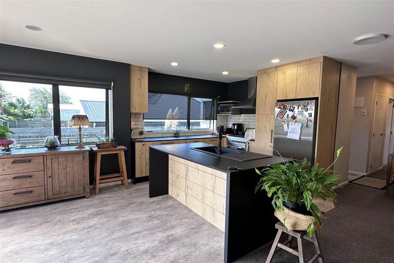 Photo of property in 9a Holden Avenue, Holdens Bay, Rotorua, 3010