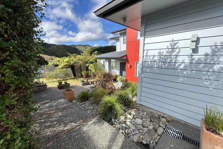 Photo of property in 16 Frankie Stevens Place, Riverstone Terraces, Upper Hutt, 5018