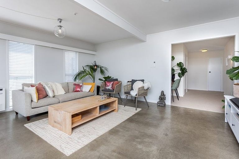 Photo of property in 1/23 Hart Road, Hauraki, Auckland, 0622