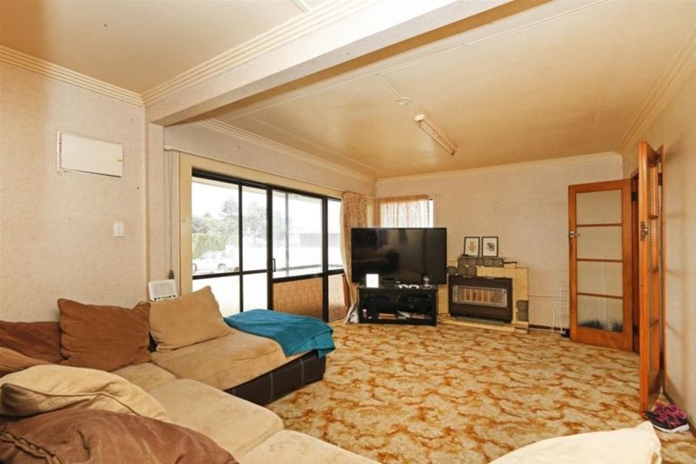 Photo of property in 32 Heaphy Road, Opunake, 4616