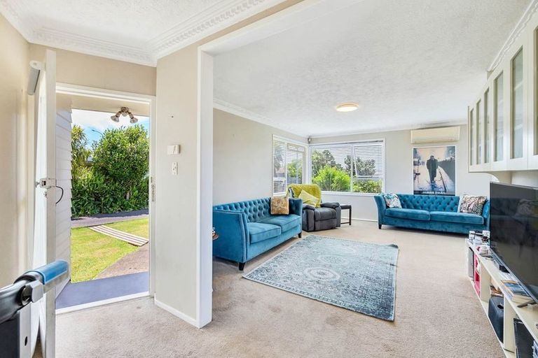 Photo of property in 13 Harmel Road, Glendene, Auckland, 0602