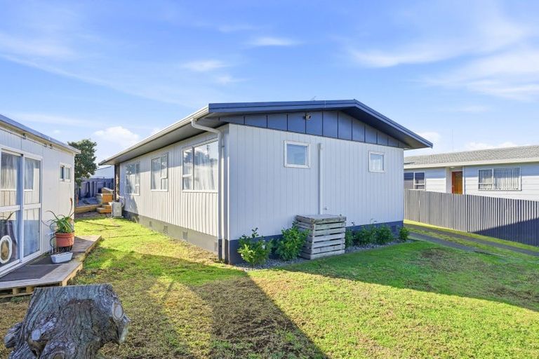Photo of property in 60 Hinau Street, Castlecliff, Whanganui, 4501
