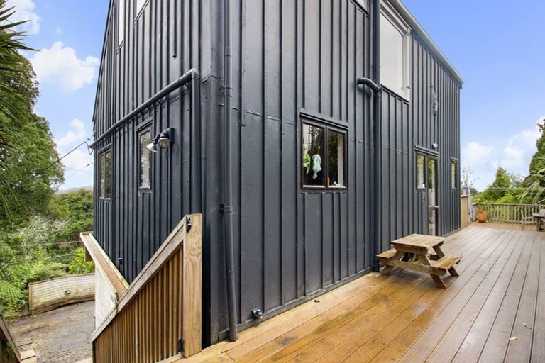 Photo of property in 136 Mountain Road, Henderson Valley, Auckland, 0612