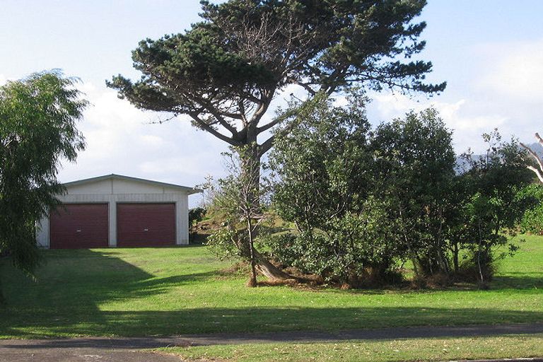 Photo of property in 23 Eruini Street, Waikanae Beach, Waikanae, 5036
