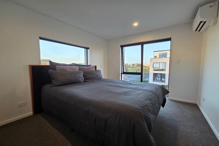 Photo of property in 5 Falcon Crescent, Hobsonville, Auckland, 0618