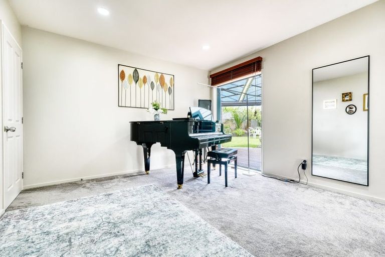 Photo of property in 76 Lothian Brae, Wattle Downs, Auckland, 2103