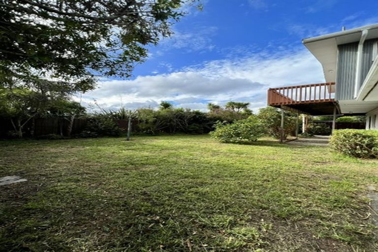Photo of property in 1/17 Glenvar Road, Torbay, Auckland, 0630