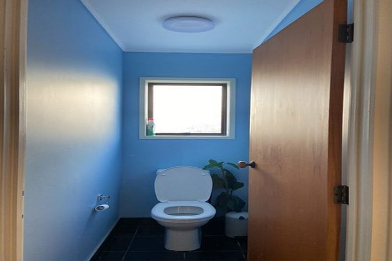 Photo of property in 1/10 Newburn Road, Waiake, Auckland, 0630