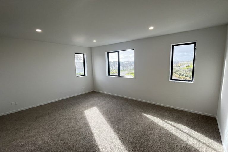 Photo of property in 3 Ahunga Road, Karaka, 2113