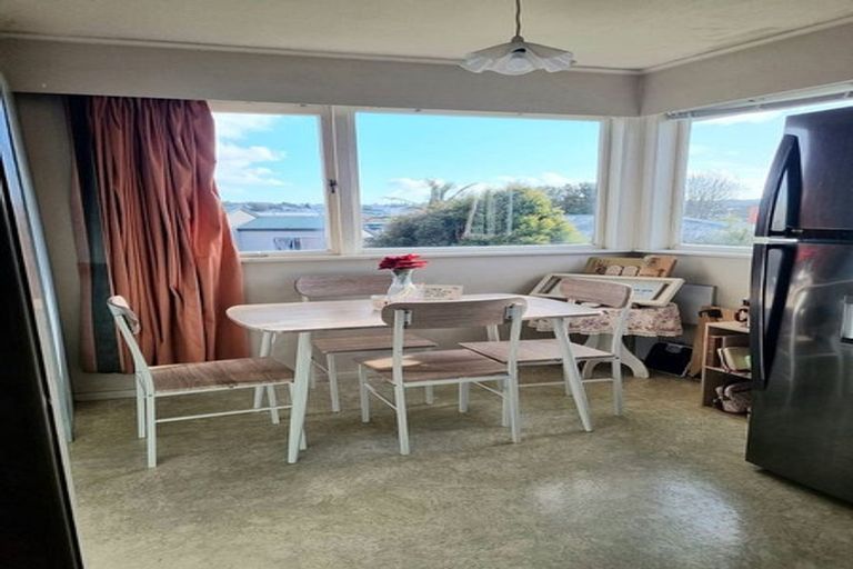 Photo of property in 23 Arrow Road, Forrest Hill, Auckland, 0620