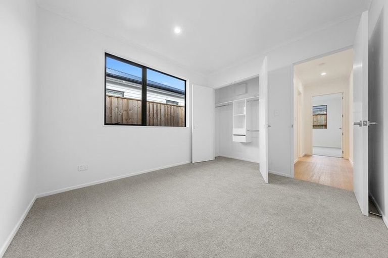 Photo of property in 17 Cara Avenue, Kumeu, 0810