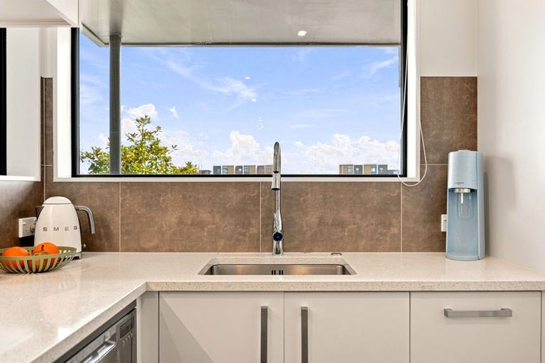 Photo of property in 37 Peihana Road, Hobsonville, Auckland, 0616