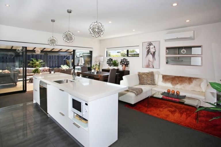 Photo of property in 10 Stockyard Crescent, Pukekohe, 2120