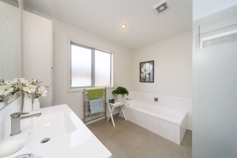 Photo of property in 4 Tennyson Avenue, Kelvin Grove, Palmerston North, 4414