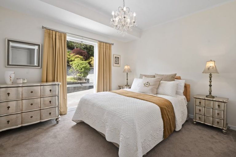 Photo of property in 15 Manahi Avenue, Kawaha Point, Rotorua, 3010