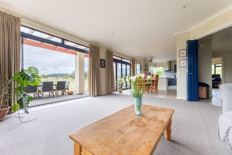 Photo of property in 114 Rutherford Drive, Waikanae Beach, Waikanae, 5036