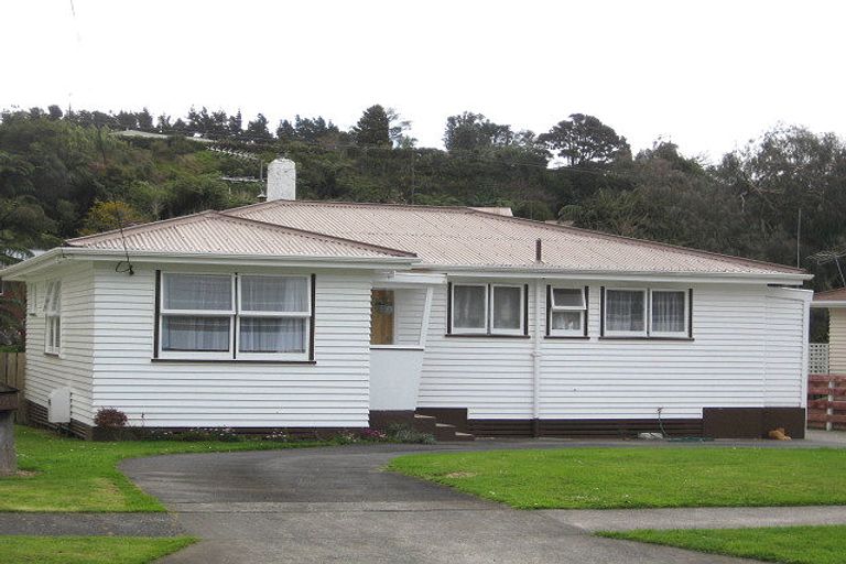 Photo of property in 12 Oranga Street, Marfell, New Plymouth, 4310