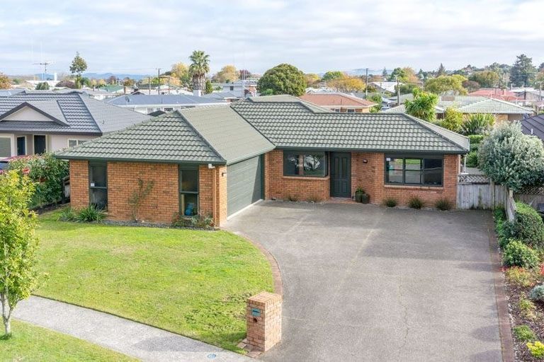 Photo of property in 30 Waiwherowhero Drive, St Andrews, Hamilton, 3200