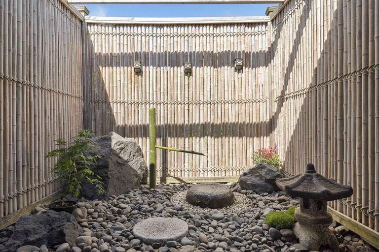 Photo of property in 1/870 Beach Road, Waiake, Auckland, 0630