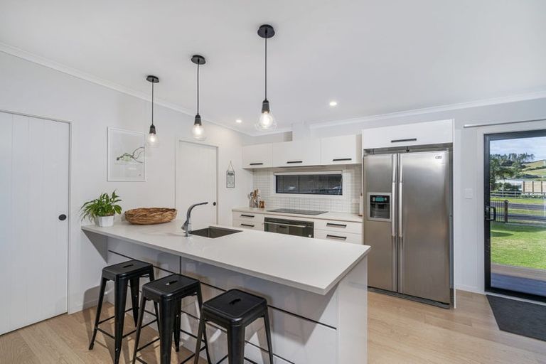 Photo of property in 34 Motukorure Parade, Cooks Beach, Whitianga, 3591