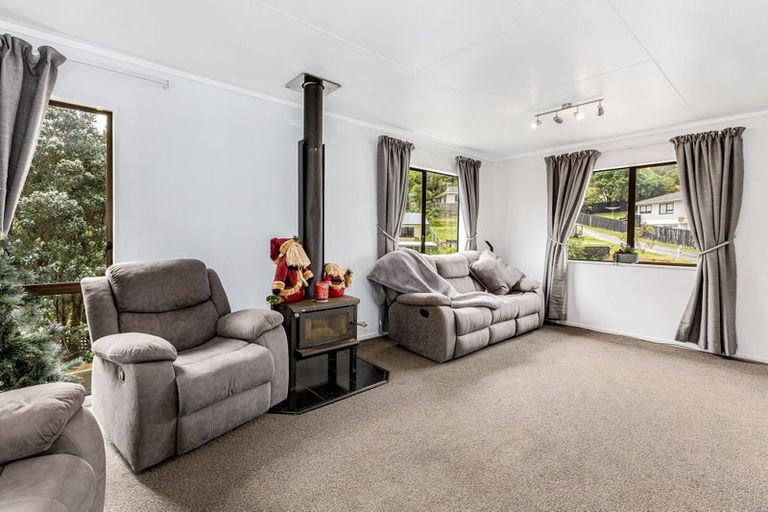Photo of property in 35 Omapere Street, Whitby, Porirua, 5024