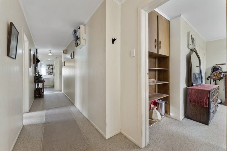 Photo of property in 19 Graves Street, Eltham, 4322