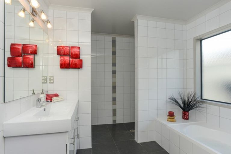 Photo of property in 87 Merlot Drive, Greenmeadows, Napier, 4112