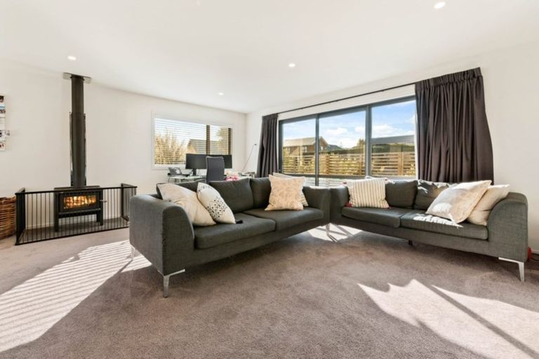 Photo of property in 11 Kapuka Lane, Wanaka, 9305